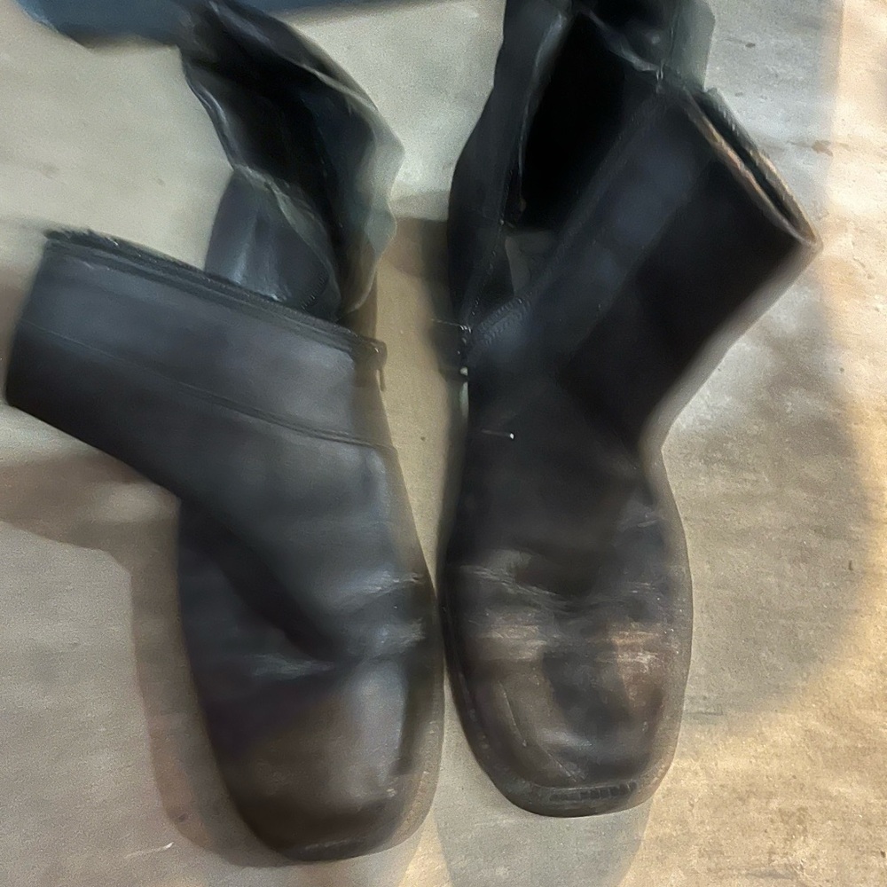 Leather - Picture 2 of 2